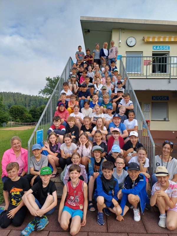 Klasse 4 der Grundschule Walldürn im Walldürner Freibad